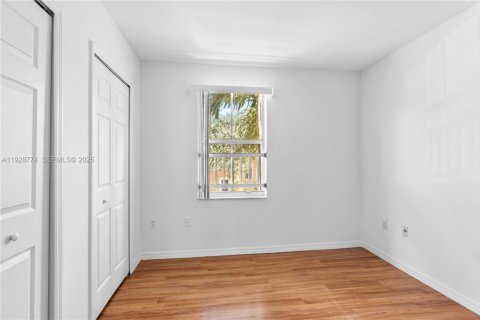 Townhouse in Miramar, Florida 3 bedrooms, 136.57 sq.m. № 1987874 - photo 18