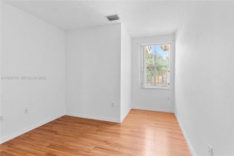 Townhouse in Miramar, Florida 3 bedrooms, 136.57 sq.m. № 1987874 - photo 20