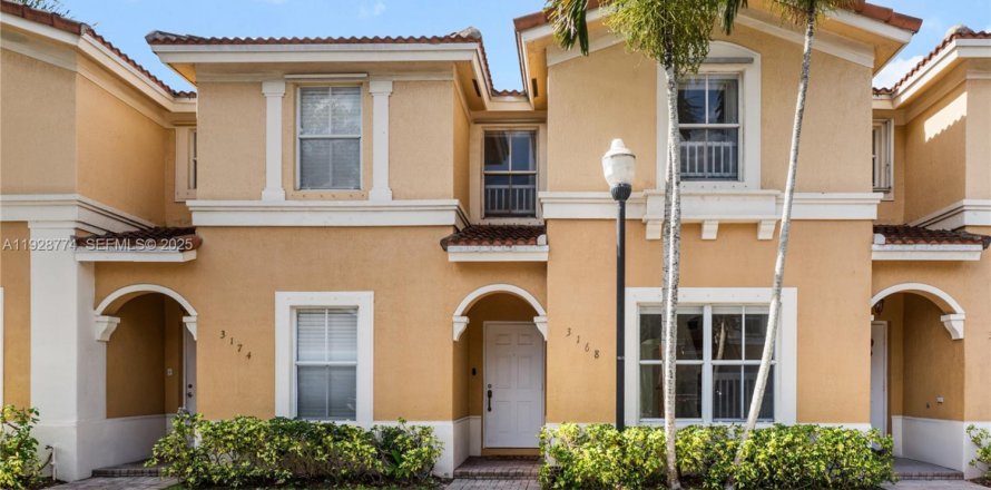 Townhouse in Miramar, Florida 3 bedrooms, 136.57 sq.m. № 1987874