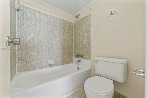 Снять в аренду кондоминиум в Норт-Майами-Бич, Флорида 1 спальня, 72.46м2, № 2018723 - фото 21