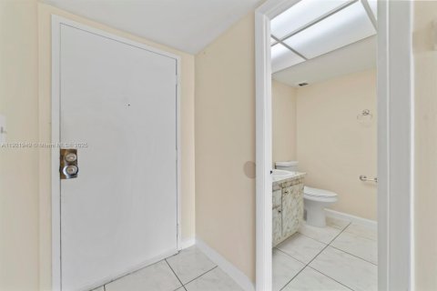 Снять в аренду кондоминиум в Норт-Майами-Бич, Флорида 1 спальня, 72.46м2, № 2018723 - фото 13