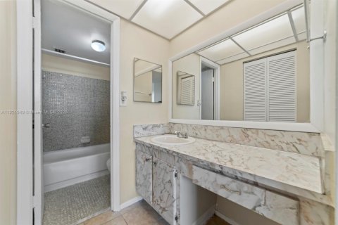 Снять в аренду кондоминиум в Норт-Майами-Бич, Флорида 1 спальня, 72.46м2, № 2018723 - фото 22