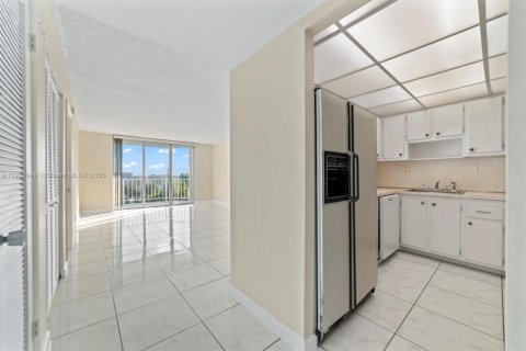 Снять в аренду кондоминиум в Норт-Майами-Бич, Флорида 1 спальня, 72.46м2, № 2018723 - фото 7