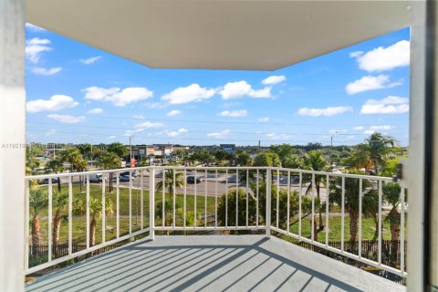 Снять в аренду кондоминиум в Норт-Майами-Бич, Флорида 1 спальня, 72.46м2, № 2018723 - фото 16