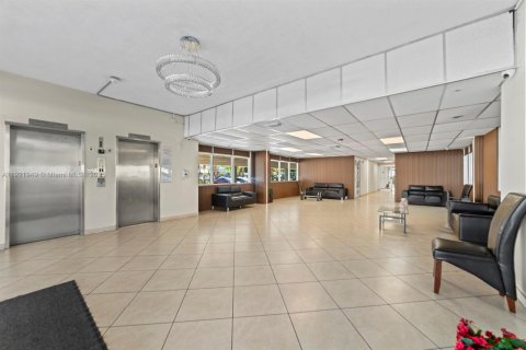 Снять в аренду кондоминиум в Норт-Майами-Бич, Флорида 1 спальня, 72.46м2, № 2018723 - фото 4