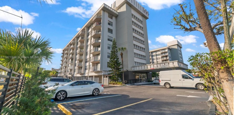 Кондоминиум с 1 спальней в Норт-Майами-Бич, Флорида № 2018723