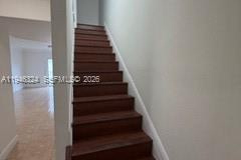 Condo in Hialeah, Florida, 2 bedrooms  № 2005031 - photo 7