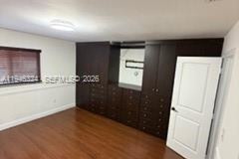 Condo in Hialeah, Florida, 2 bedrooms  № 2005031 - photo 5