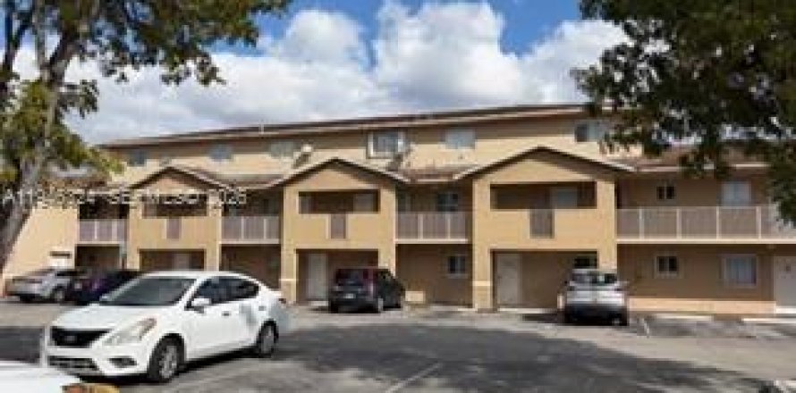 Condo in Hialeah, Florida, 2 bedrooms  № 2005031