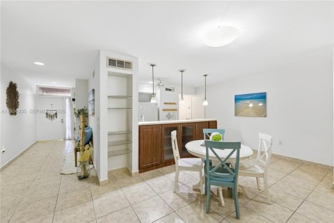 Villa ou maison à vendre à Miami Lakes, Floride: 3 chambres, 118.45 m2 № 1995630 - photo 9