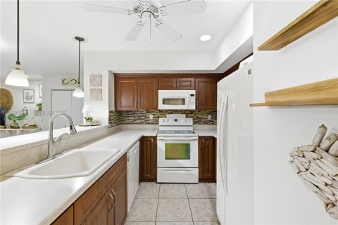 Villa ou maison à vendre à Miami Lakes, Floride: 3 chambres, 118.45 m2 № 1995630 - photo 12