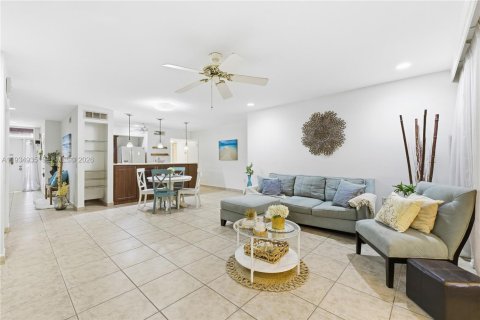 Villa ou maison à vendre à Miami Lakes, Floride: 3 chambres, 118.45 m2 № 1995630 - photo 19