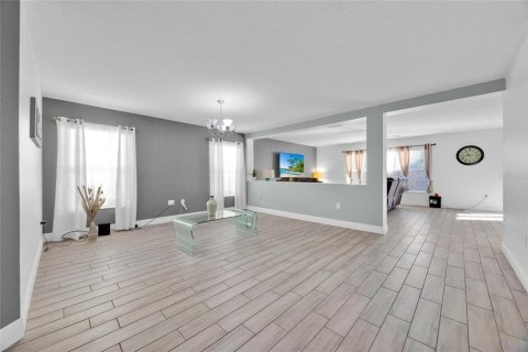 House in Kissimmee, Florida 3 bedrooms, 177.91 sq.m. № 2151081 - photo 8