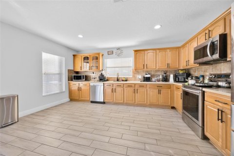 House in Kissimmee, Florida 3 bedrooms, 177.91 sq.m. № 2151081 - photo 11