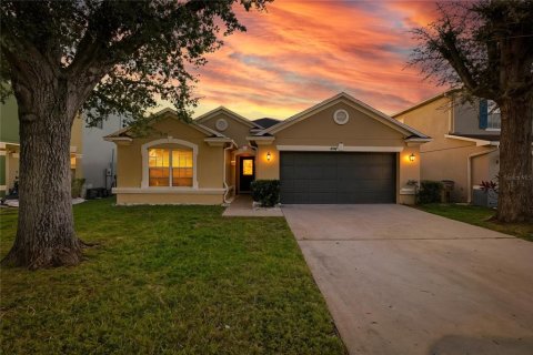 House in Kissimmee, Florida 3 bedrooms, 177.91 sq.m. № 2151081 - photo 2