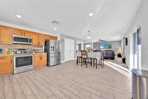 House in Kissimmee, Florida 3 bedrooms, 177.91 sq.m. № 2151081 - photo 10