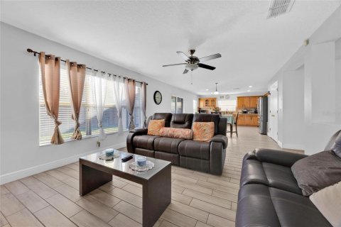 House in Kissimmee, Florida 3 bedrooms, 177.91 sq.m. № 2151081 - photo 12