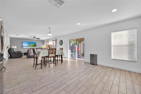 House in Kissimmee, Florida 3 bedrooms, 177.91 sq.m. № 2151081 - photo 7