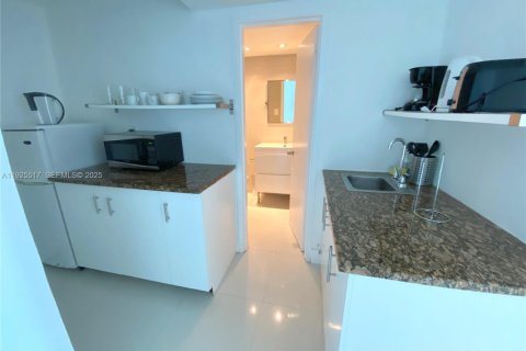 Купить кондоминиум в Майами-Бич, Флорида 37.16м2, № 1984190 - фото 3