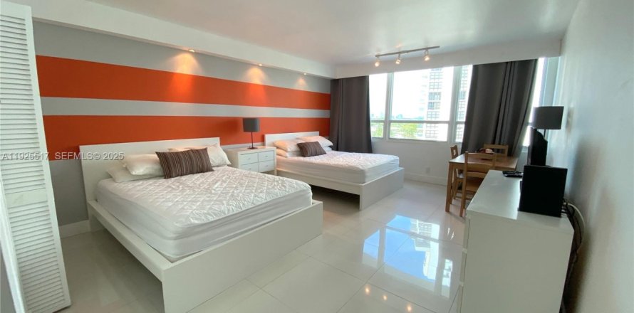 Студия в кондо в Майами-Бич, Флорида № 1984190