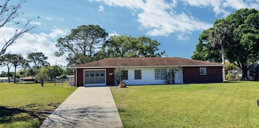 House in Sebring, Florida 3 bedrooms, 143.81 sq.m. № 1575308