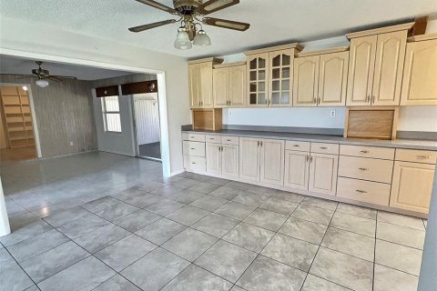 House in Sebring, Florida 3 bedrooms, 143.81 sq.m. № 1575308 - photo 5