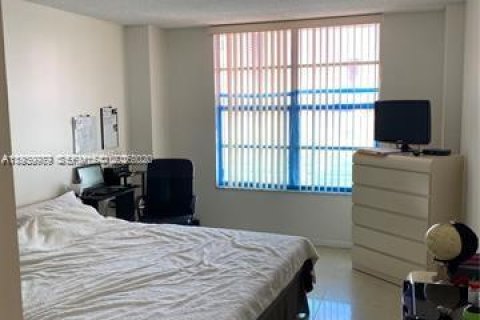 Купить кондоминиум в Холливуд, Флорида 2 спальни, 117.99м2, № 1997300 - фото 14