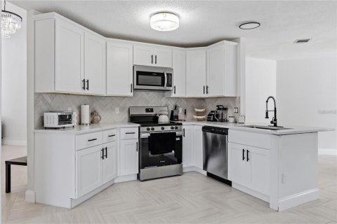Villa ou maison à vendre à Kissimmee, Floride: 3 chambres, 135.82 m2 № 2319126 - photo 6