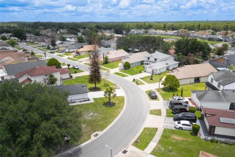 Villa ou maison à vendre à Kissimmee, Floride: 3 chambres, 135.82 m2 № 2319126 - photo 23