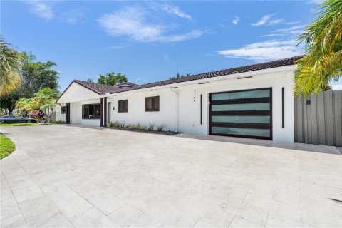Купить виллу или дом в Холливуд, Флорида 7 спален, 370.68м2, № 2080852 - фото 2