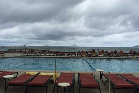 Купить кондоминиум в Санни-Айлс-Бич, Флорида 33.44м2, № 2037091 - фото 15