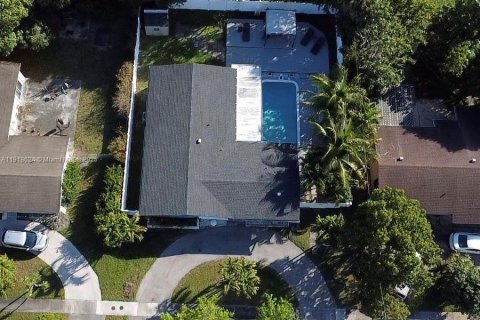 Снять в аренду виллу или дом в Лодердейл-Лейкс, Флорида 3 спальни, 120.77м2, № 1973881 - фото 6