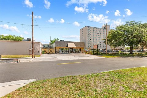 Commercial property in Winter Haven, Florida 401.8 sq.m. № 2213771 - photo 18