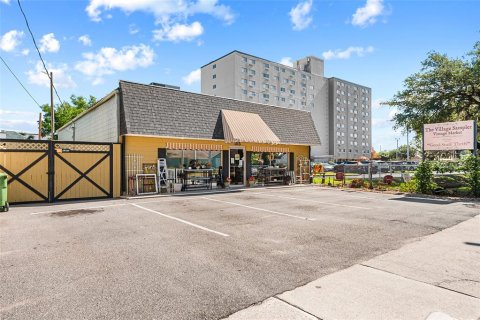 Commercial property in Winter Haven, Florida 401.8 sq.m. № 2213771 - photo 2