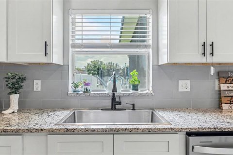 Casa en venta en Plant City, Florida, 5 dormitorios, 254.18 m2 № 2231238 - foto 14