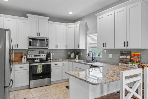 Casa en venta en Plant City, Florida, 5 dormitorios, 254.18 m2 № 2231238 - foto 12