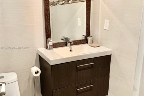 Condominio en alquiler en Hollywood, Florida, 1 dormitorio, 81.2 m2 № 1958956 - foto 10