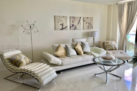 Condominio en alquiler en Hollywood, Florida, 1 dormitorio, 81.2 m2 № 1958956 - foto 5