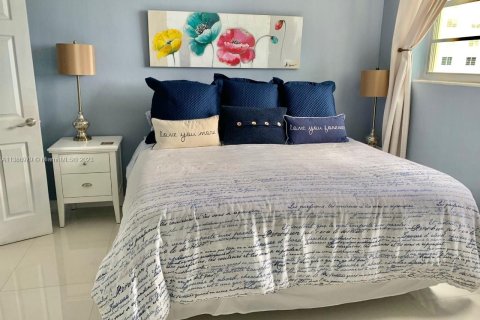 Condominio en alquiler en Hollywood, Florida, 1 dormitorio, 81.2 m2 № 1958956 - foto 7
