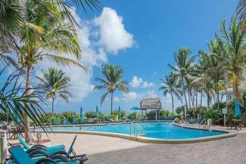 Condominio en alquiler en Hollywood, Florida, 1 dormitorio, 81.2 m2 № 1958956 - foto 13