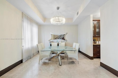 Villa ou maison à vendre à Sunny Isles Beach, Floride: 5 chambres, 422.24 m2 № 1937619 - photo 24