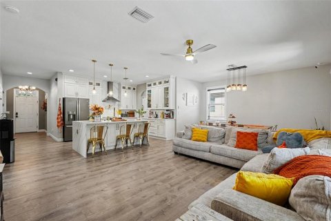 House in Riverview, Florida 4 bedrooms, 225.2 sq.m. № 2430903 - photo 5