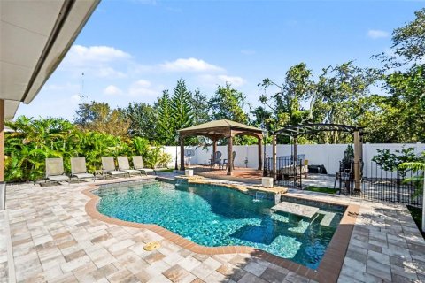 House in Riverview, Florida 4 bedrooms, 225.2 sq.m. № 2430903 - photo 16