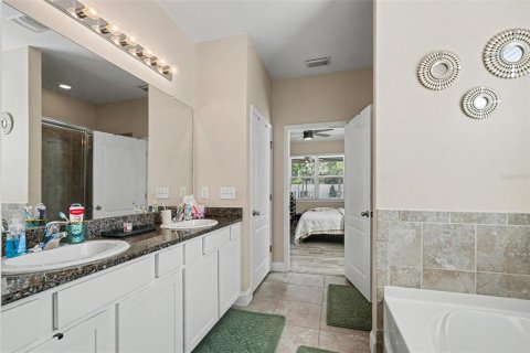 House in Riverview, Florida 4 bedrooms, 225.2 sq.m. № 2430903 - photo 11