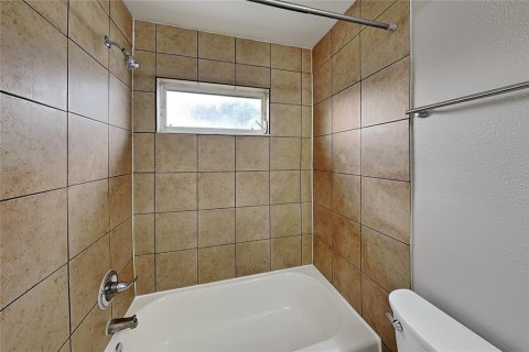 Villa ou maison à louer à Brandon, Floride: 3 chambres, 108.51 m2 № 2416445 - photo 10