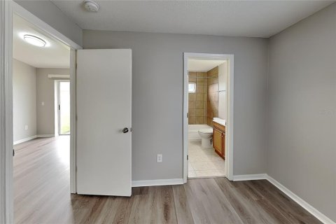 Villa ou maison à louer à Brandon, Floride: 3 chambres, 108.51 m2 № 2416445 - photo 8