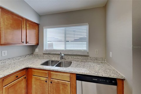 Villa ou maison à louer à Brandon, Floride: 3 chambres, 108.51 m2 № 2416445 - photo 6