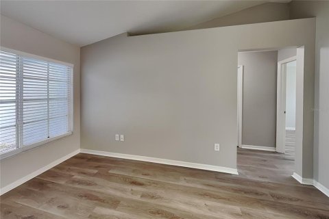 Villa ou maison à louer à Brandon, Floride: 3 chambres, 108.51 m2 № 2416445 - photo 3