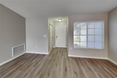 Villa ou maison à louer à Brandon, Floride: 3 chambres, 108.51 m2 № 2416445 - photo 2