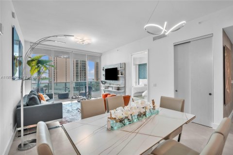 Condo in Sunny Isles Beach, Florida, 2 bedrooms  № 2010254 - photo 8